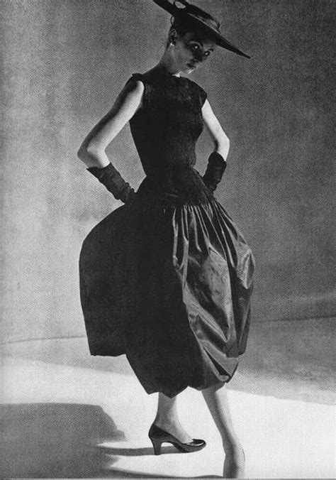 balenciaga vs chanel 1940's|cristobal Balenciaga clothing.